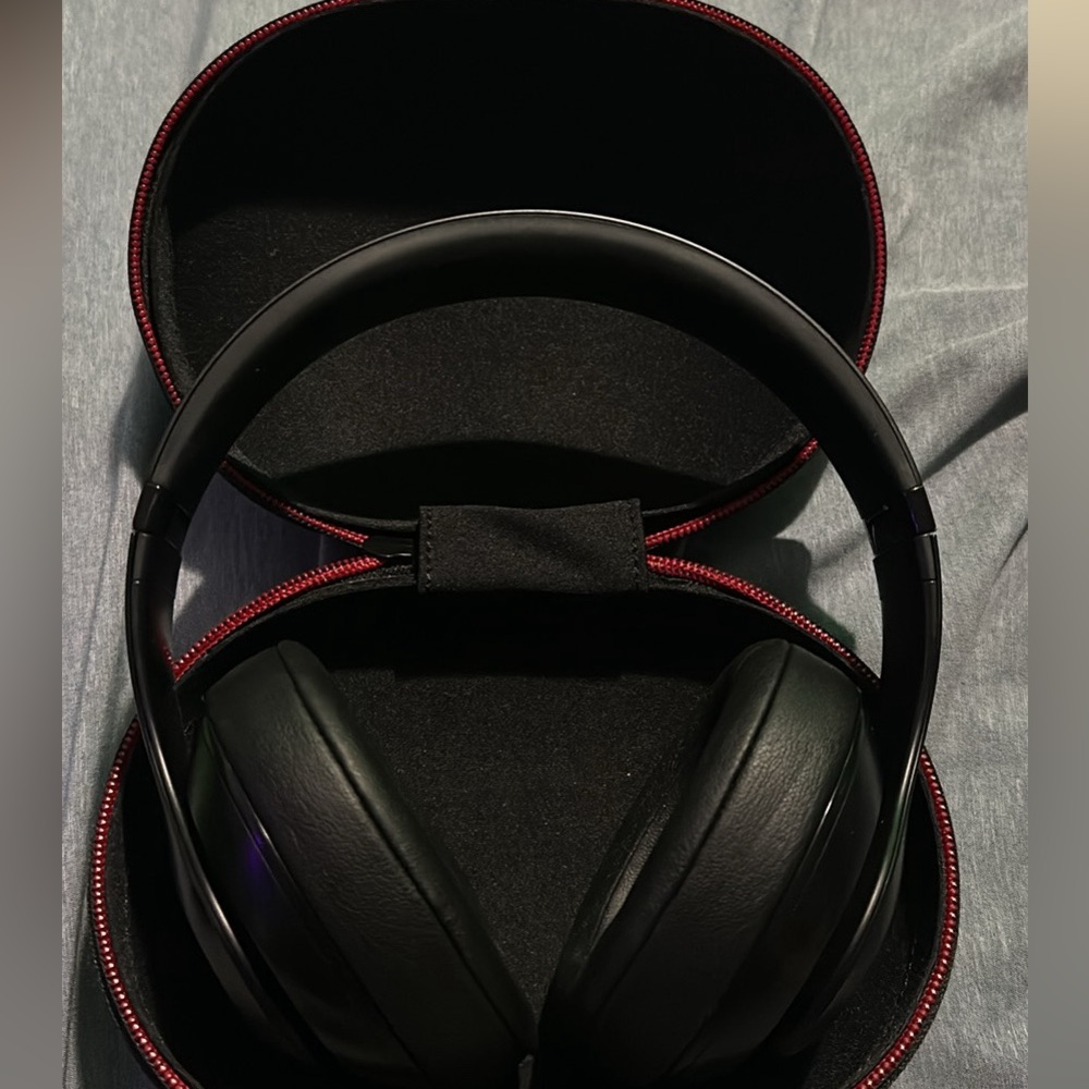 Beats Studio 3 for sale only worn a couple times best offer